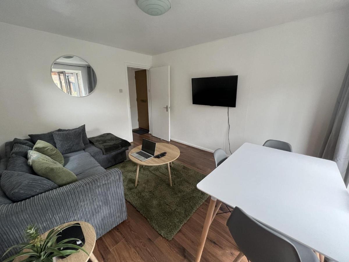 Canary Wharf Haven - Spacious & Homely Entire 1 Bedroom Flat London Luaran gambar