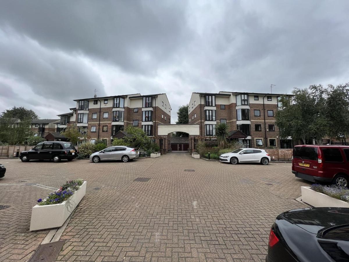 Canary Wharf Haven - Spacious & Homely Entire 1 Bedroom Flat London Luaran gambar