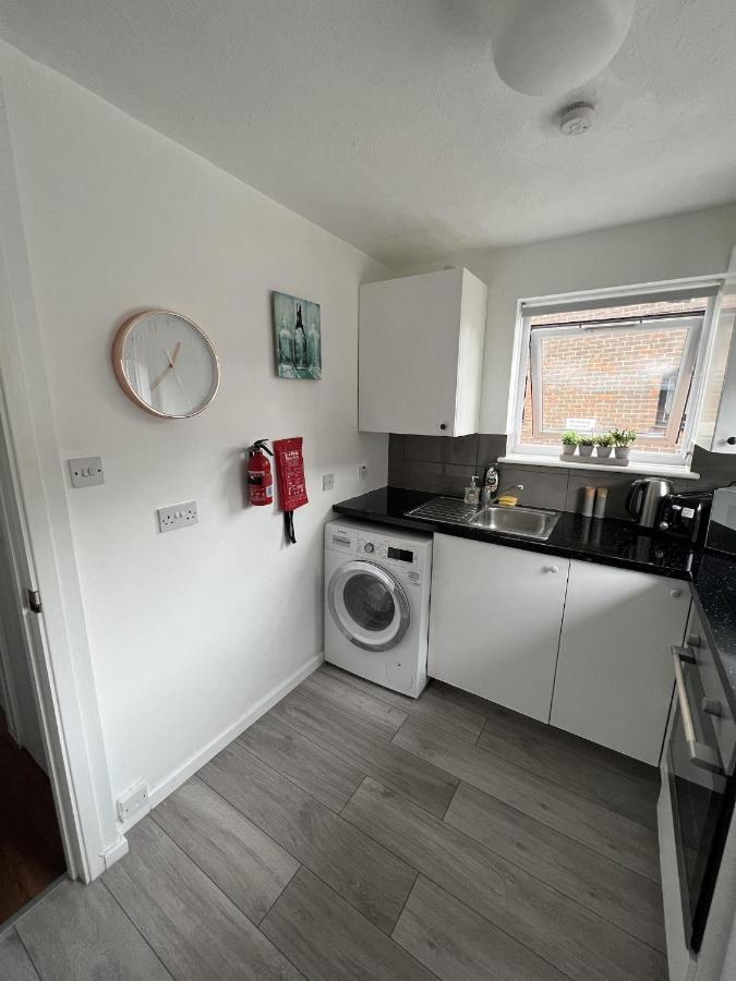 Canary Wharf Haven - Spacious & Homely Entire 1 Bedroom Flat London Luaran gambar