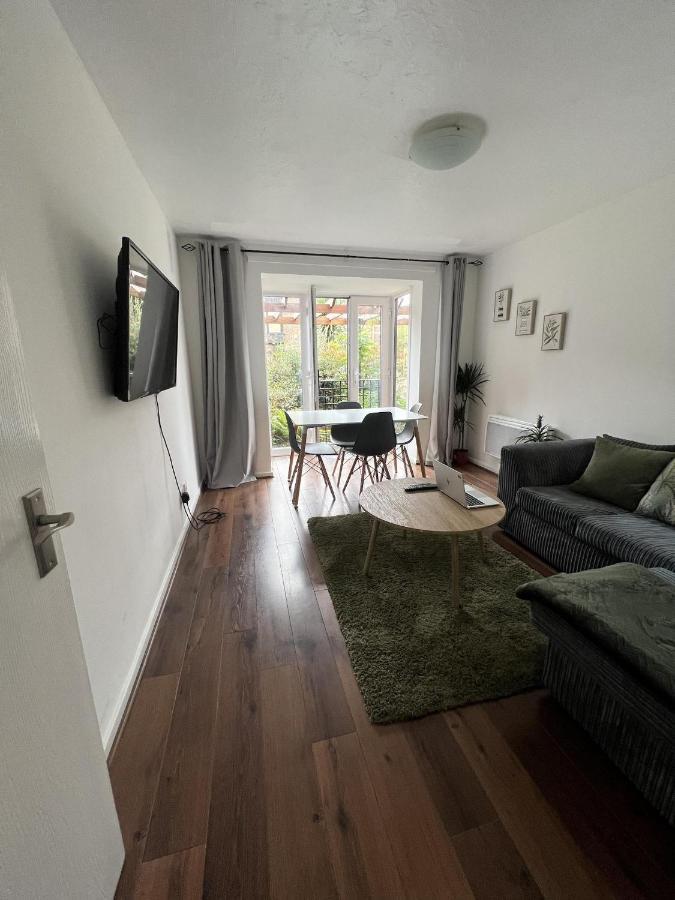 Canary Wharf Haven - Spacious & Homely Entire 1 Bedroom Flat London Luaran gambar